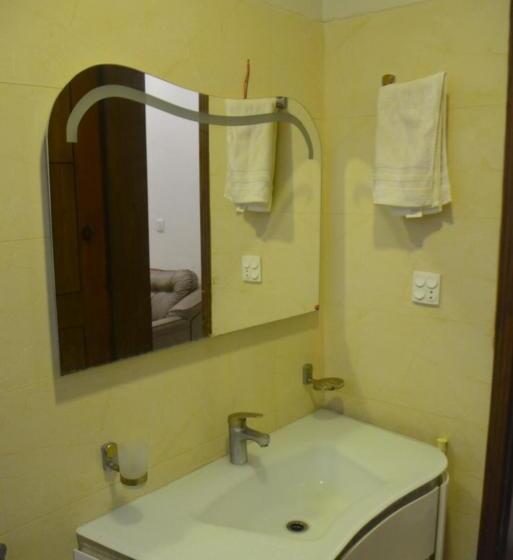 تختخواب و صبحانه Ukasha Guest House