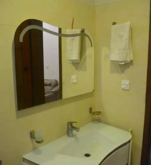 تختخواب و صبحانه Ukasha Guest House