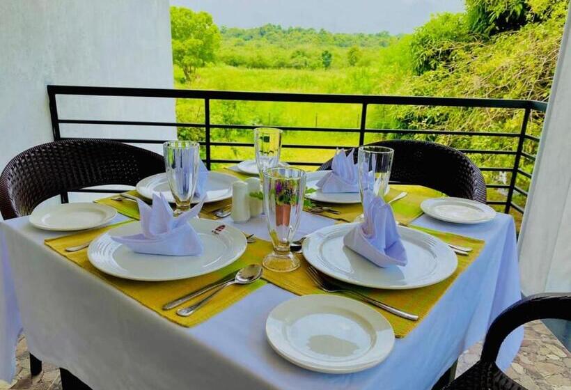 בית מלון כפרי Samudra Resort Habarana