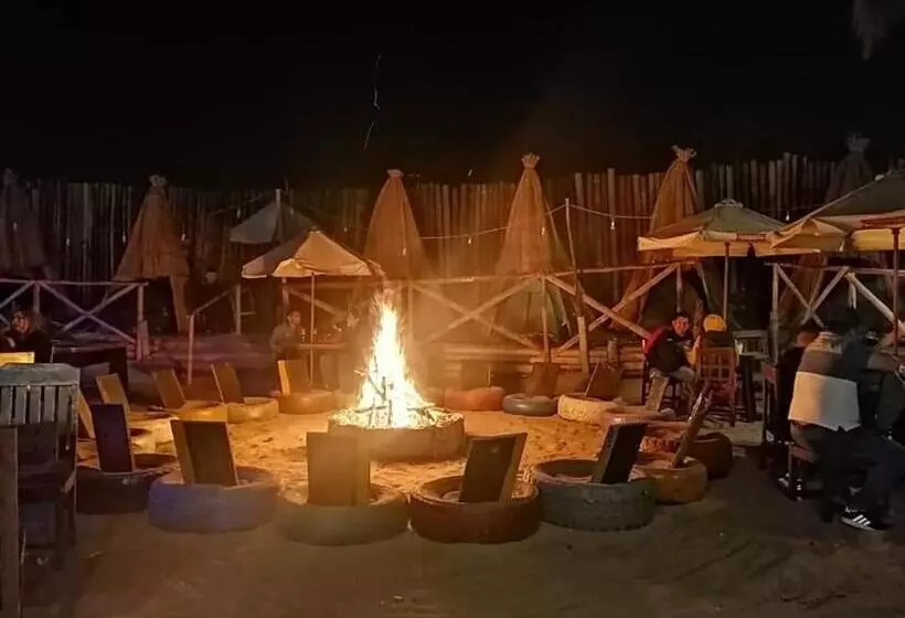 هاستل Iguana Camping