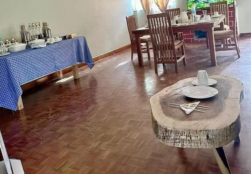 Mwanana Hostels And Homes