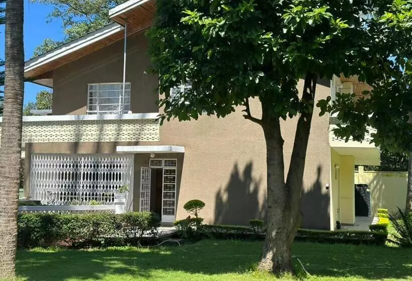 Mwanana Hostels And Homes
