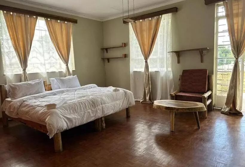 Mwanana Hostels And Homes