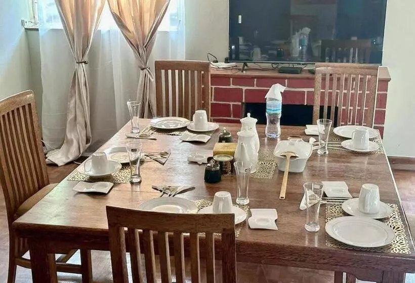 Mwanana Hostels And Homes