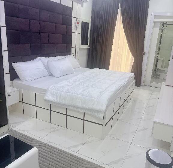 پانسیون Zizi Luxury Homes & Apartments House 4