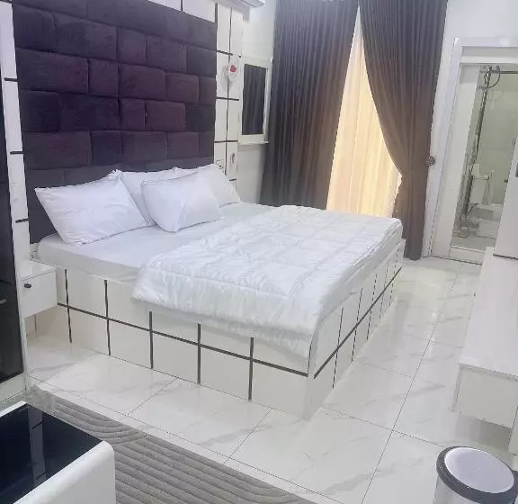 پانسیون Zizi Luxury Homes & Apartments House 4