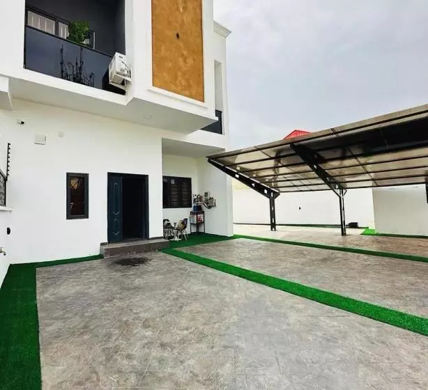 پانسیون Zizi Luxury Homes & Apartments House 4