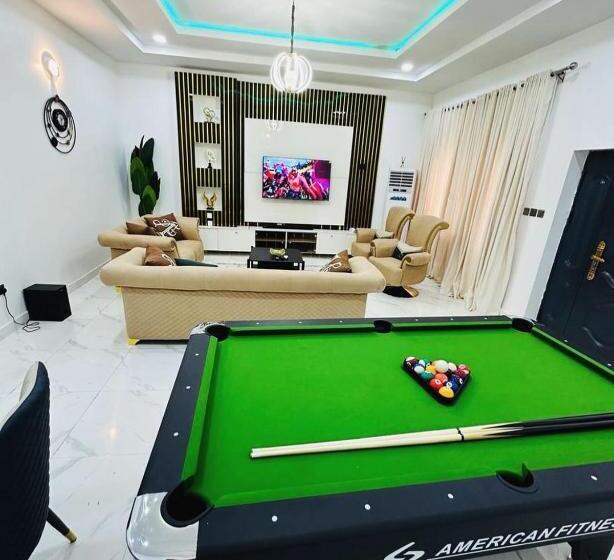 پانسیون Zizi Luxury Homes & Apartments House 4