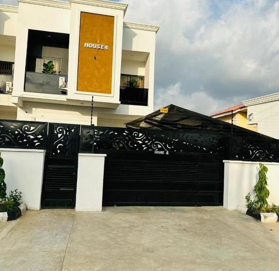 پانسیون Zizi Luxury Homes & Apartments House 4