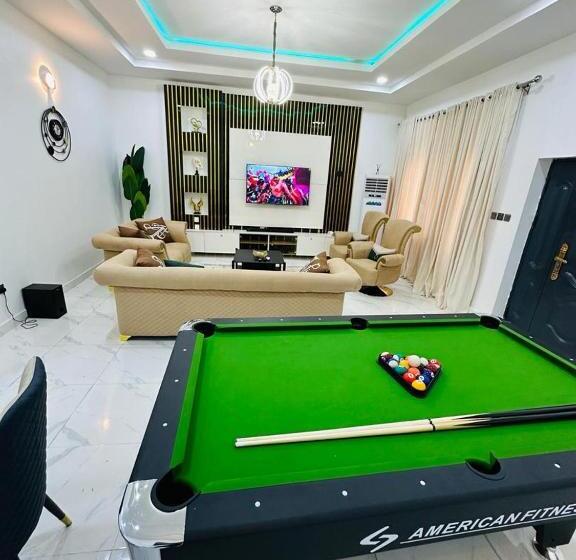 پانسیون Zizi Luxury Homes & Apartments House 4