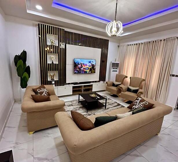 پانسیون Zizi Luxury Homes & Apartments House 4