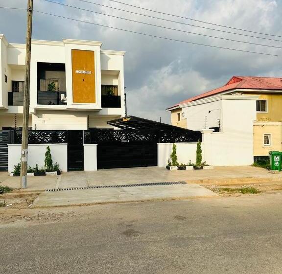 پانسیون Zizi Luxury Homes & Apartments House 4