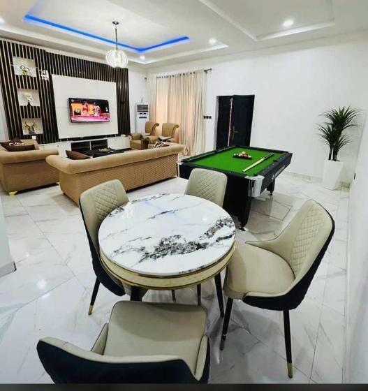 پانسیون Zizi Luxury Homes & Apartments House 4