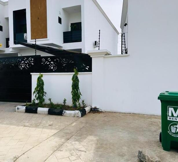 پانسیون Zizi Luxury Homes & Apartments House 4