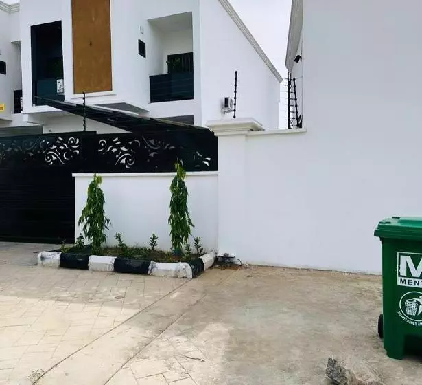 پانسیون Zizi Luxury Homes & Apartments House 4