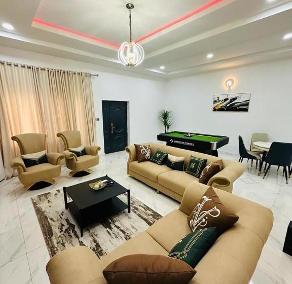 پانسیون Zizi Luxury Homes & Apartments House 4