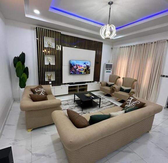 پانسیون Zizi Luxury Homes & Apartments House 4