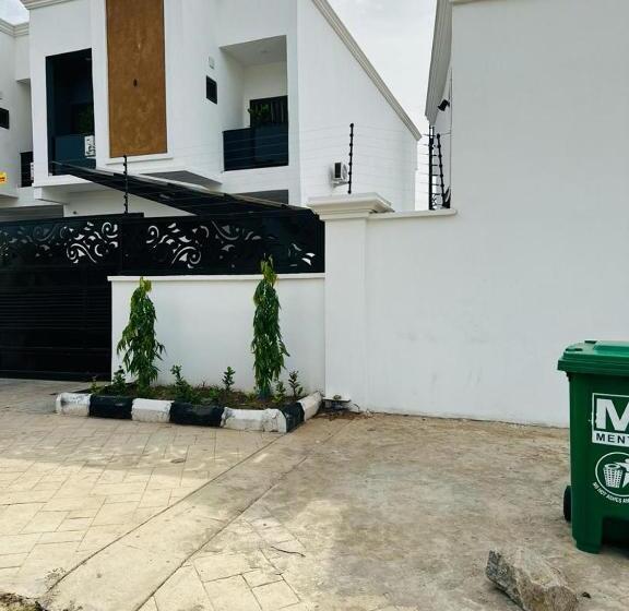 پانسیون Zizi Luxury Homes & Apartments House 4