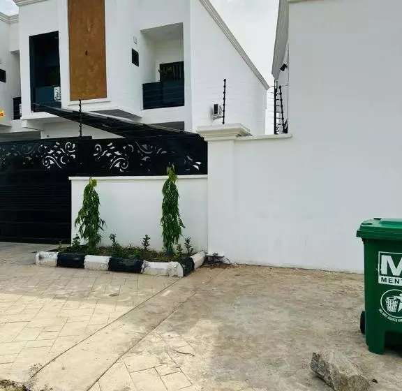 پانسیون Zizi Luxury Homes & Apartments House 4