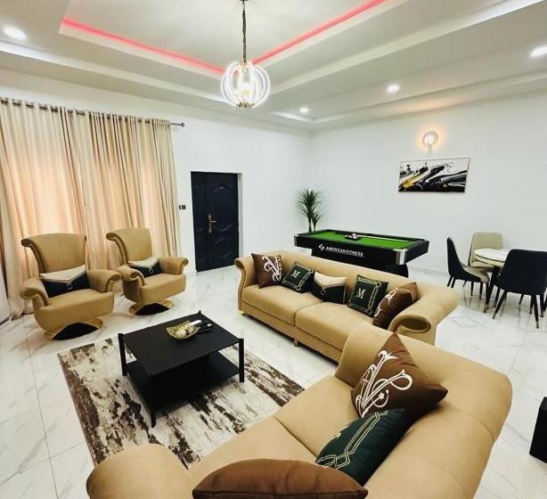 پانسیون Zizi Luxury Homes & Apartments House 4