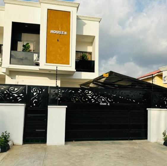 پانسیون Zizi Luxury Homes & Apartments House 4