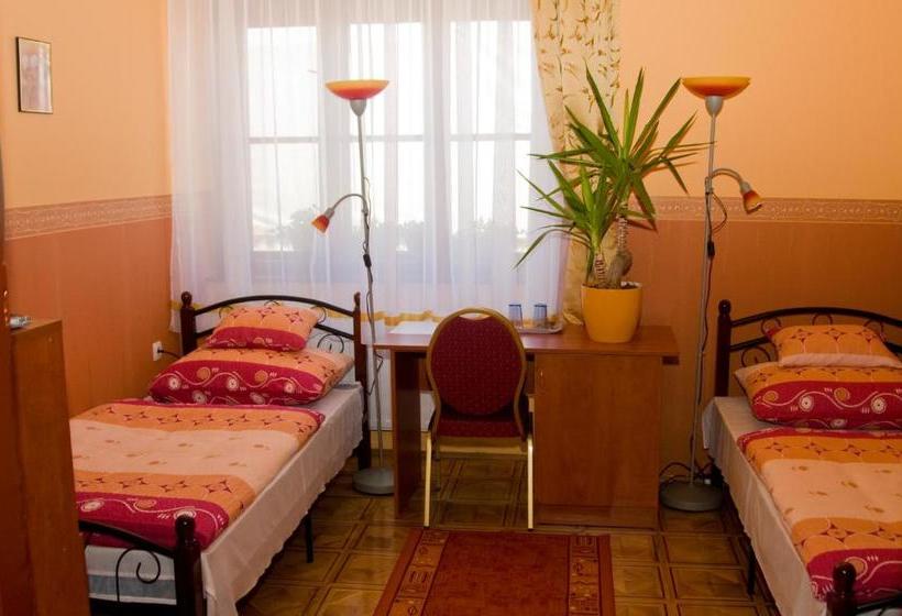 민박 Bátor Park Panzió