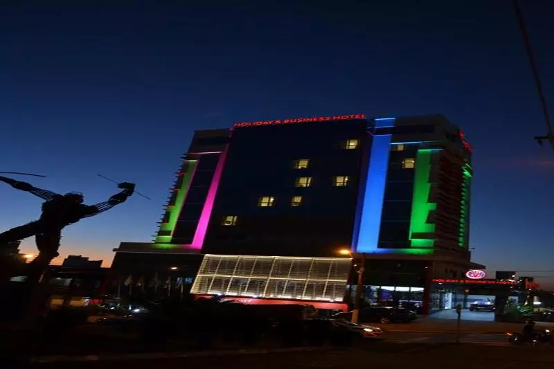 Holiday & Business Hotel   Em Frente Ao Centro De Eventos E Arena Conda