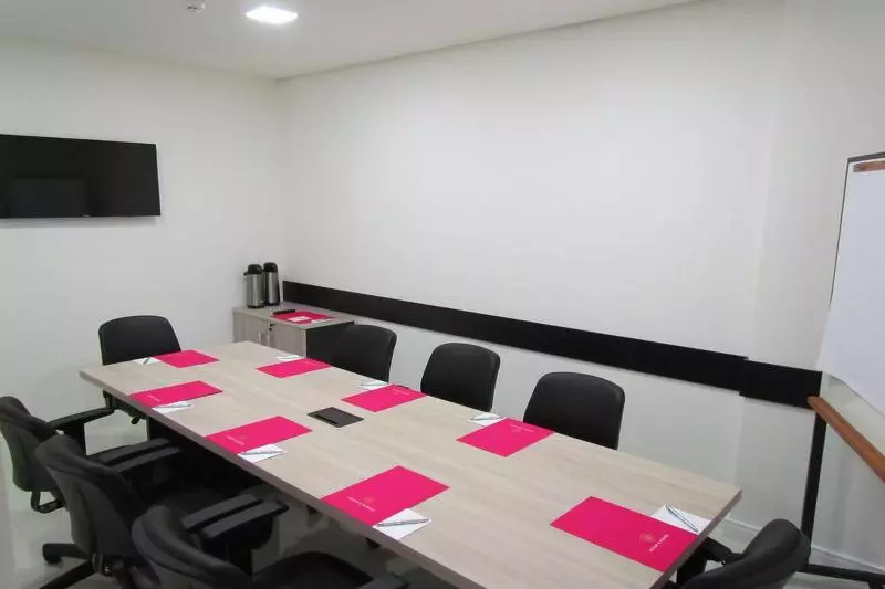 Holiday & Business Hotel   Em Frente Ao Centro De Eventos E Arena Conda