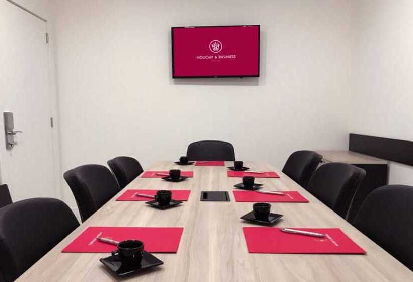 Holiday & Business Hotel   Em Frente Ao Centro De Eventos E Arena Conda