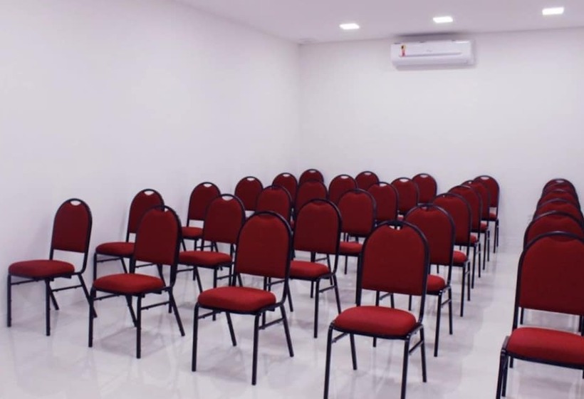 Holiday & Business Hotel   Em Frente Ao Centro De Eventos E Arena Conda