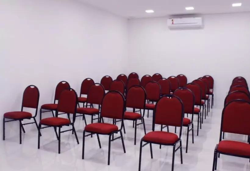 Holiday & Business Hotel   Em Frente Ao Centro De Eventos E Arena Conda