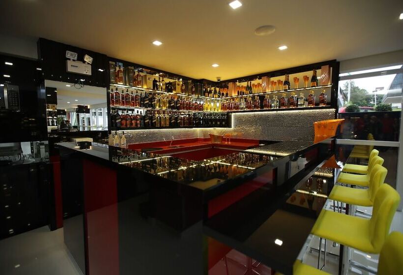 Holiday & Business Hotel   Em Frente Ao Centro De Eventos E Arena Conda