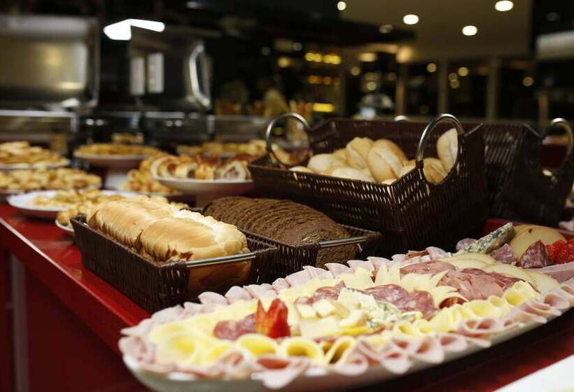 Holiday & Business Hotel   Em Frente Ao Centro De Eventos E Arena Conda