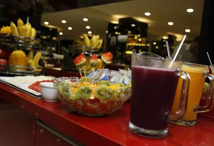 Holiday & Business Hotel   Em Frente Ao Centro De Eventos E Arena Conda