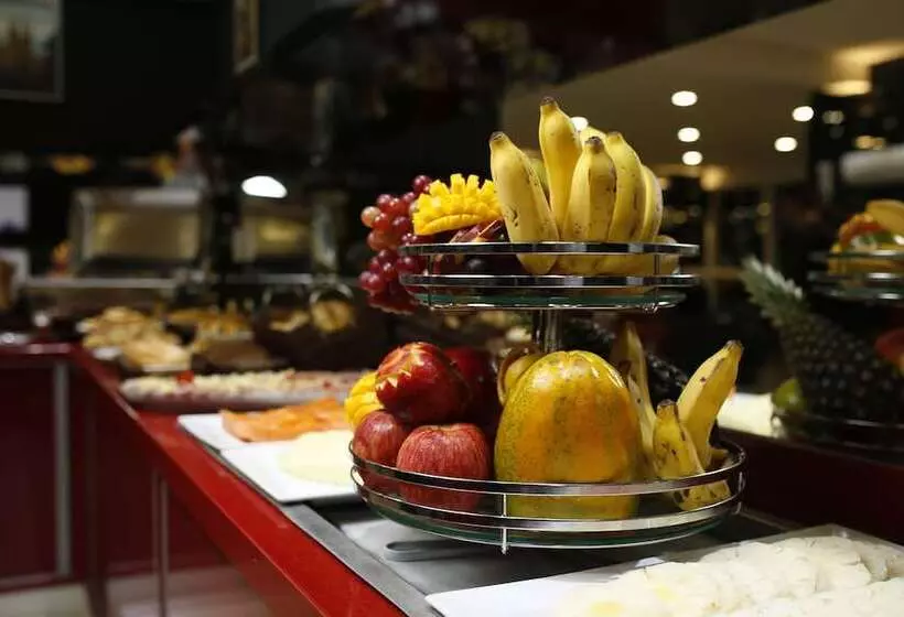 Holiday & Business Hotel   Em Frente Ao Centro De Eventos E Arena Conda