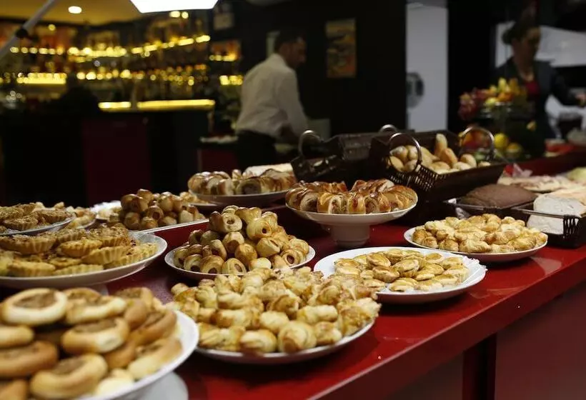 Holiday & Business Hotel   Em Frente Ao Centro De Eventos E Arena Conda