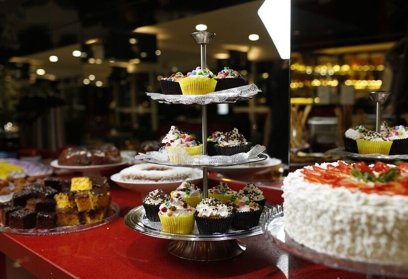 Holiday & Business Hotel   Em Frente Ao Centro De Eventos E Arena Conda