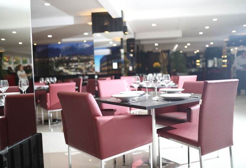 Holiday & Business Hotel   Em Frente Ao Centro De Eventos E Arena Conda