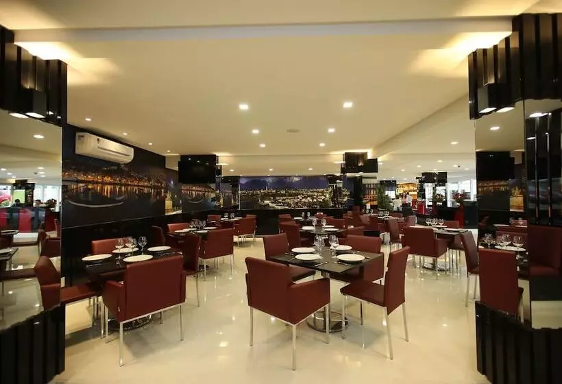 Holiday & Business Hotel   Em Frente Ao Centro De Eventos E Arena Conda