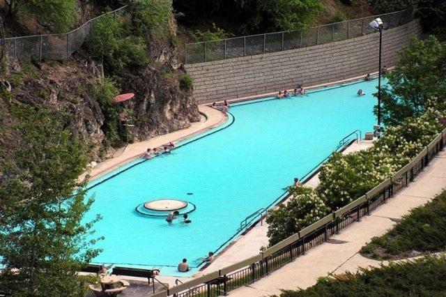 Akiskinook Lake Resort! 1 Bedroom Townhouse! Rent Monthly, Weekly, Private Entrance, Gas Bbq, Wi Fi