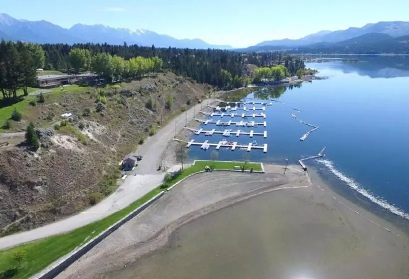 Akiskinook Lake Resort! 1 Bedroom Townhouse! Rent Monthly, Weekly, Private Entrance, Gas Bbq, Wi Fi