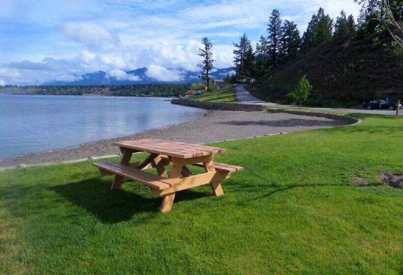 Akiskinook Lake Resort! 1 Bedroom Townhouse! Rent Monthly, Weekly, Private Entrance, Gas Bbq, Wi Fi