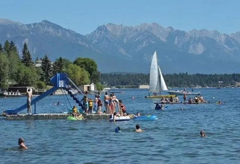 Akiskinook Lake Resort! 1 Bedroom Townhouse! Rent Monthly, Weekly, Private Entrance, Gas Bbq, Wi Fi
