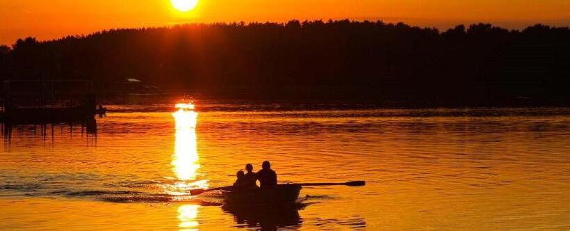 Akiskinook Lake Resort! 1 Bedroom Townhouse! Rent Monthly, Weekly, Private Entrance, Gas Bbq, Wi Fi