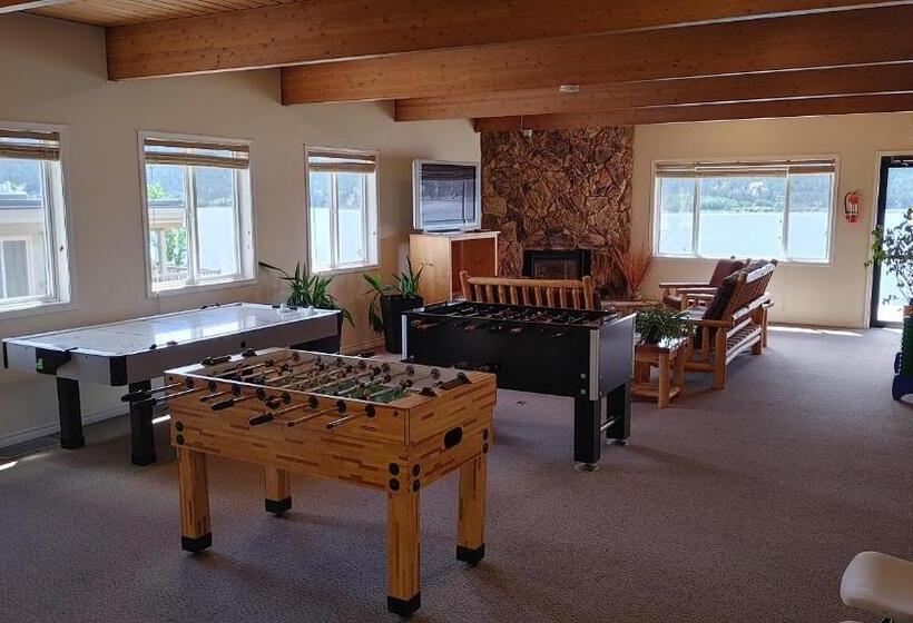 Akiskinook Lake Resort! 1 Bedroom Townhouse! Rent Monthly, Weekly, Private Entrance, Gas Bbq, Wi Fi