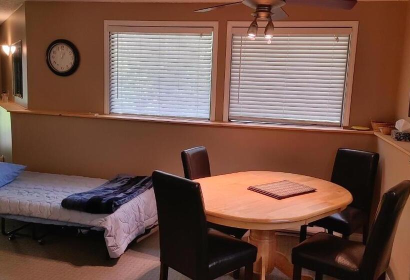 Akiskinook Lake Resort! 1 Bedroom Townhouse! Rent Monthly, Weekly, Private Entrance, Gas Bbq, Wi Fi