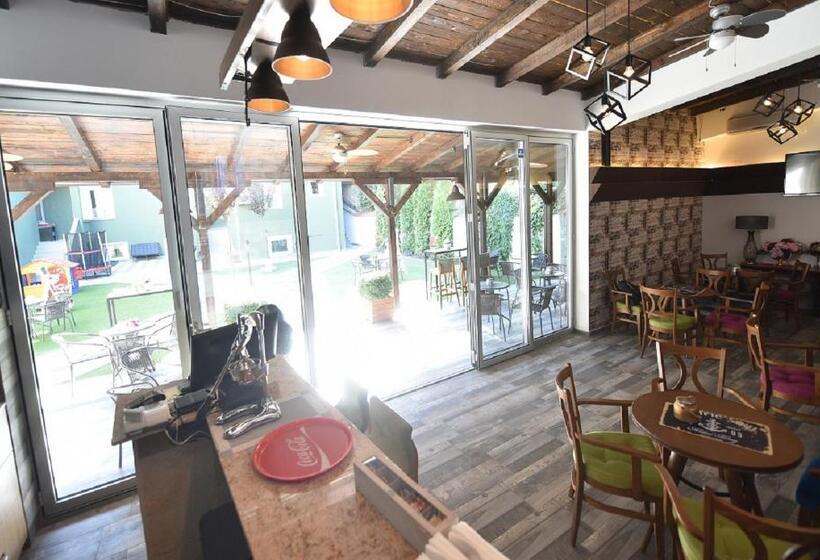 Villa Nina Hotel & Lounge Bar