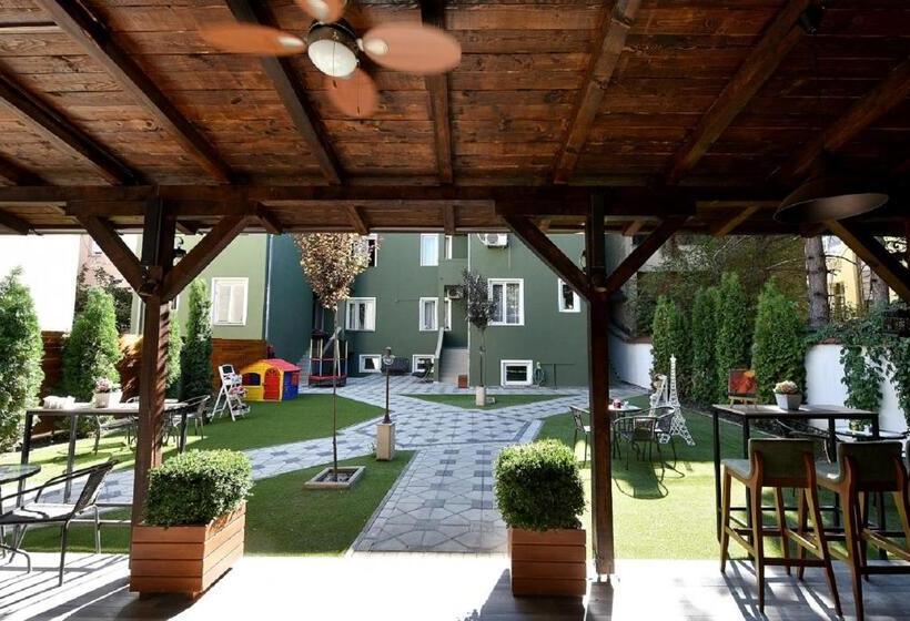 Villa Nina Hotel & Lounge Bar