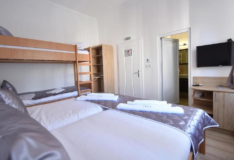 Villa Nina Hotel & Lounge Bar