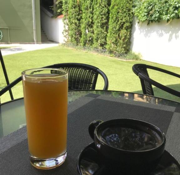 Villa Nina Hotel & Lounge Bar